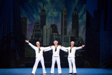 Szene aus On The Town am Gärtnerplatztheater München, Foto: Marie-Laure Briane