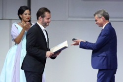 Alex Esposito (Bildmitte) und Kunstminister Bernd Sibler (rechts), Foto: Winfried Hoesl