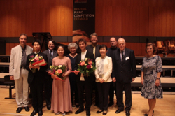 Alle Preisträger und die Jury des 4. Intern. Brahms-Klavierwettbewerbs Detmold, Foto: HfM / Plettenberg