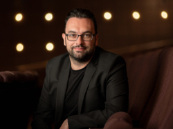 Daniele Squeo dirigiert die Festliche Opernnacht für die Deutsche AIDS-Stiftug, Foto: Marco Piecuch