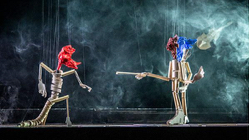 Das Salzburger Marionettentheater gastiert mit Strawinskys Die Geschichte vom Soldaten in der Ausstattung von Georg Baselitz. Foto: Bernhard Müller
