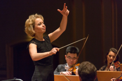 Dirigentin Anna Skryleva, Foto: Knut Gielen