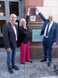 Enthüllung der Plakette, Foto: Stadt Kaiserslautern