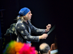 GMD Dirk Kaftan beim Karnevalskonzert 2024, Foto: Tilmann Böttcher