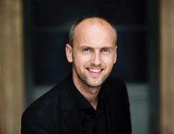 Peter Dijkstra leitet die beiden großen Bach-Passionen mit dem Chor des BR, Foto: Astrid Ackermann
