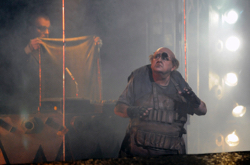 Peter Maus als Mime (Rheingold, 2010), Foto: Bettina Stöß