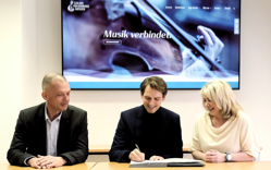 Vertragsunterzeichnung (v.l.n.r.) Ralf Hänsel, Hermes Helfricht und Carola Gotthard, Foto: Claudia Hübschmann