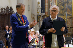 (v.l.n.r.) Bürgermeister Richard Arnold Thomas und Komponist Thomas Jennefelt., Foto: Hartmut Hientzsch